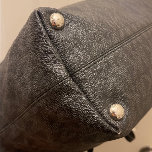 Michael Kors Black Tote Bag. Please read Description Notes - Picture 6 of 16